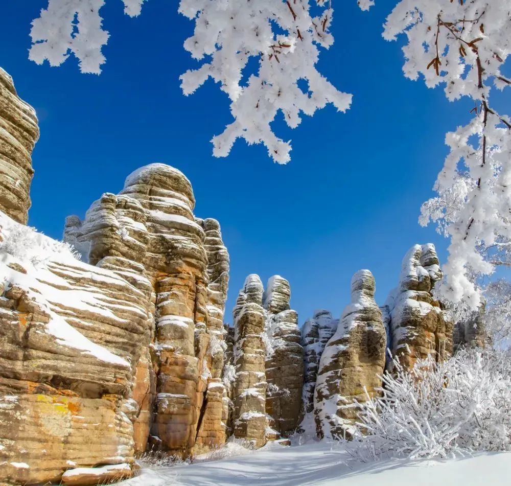 阿斯哈图石林将亿万年沧桑融入日出日落