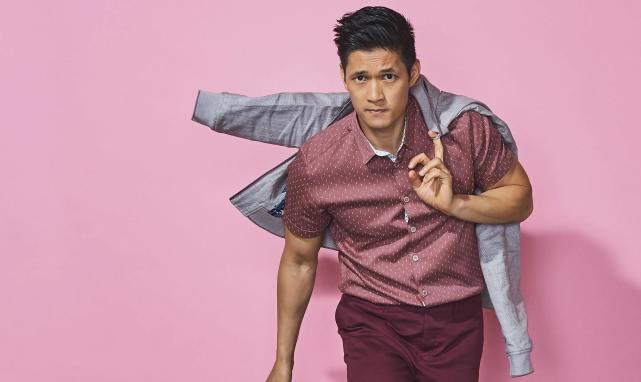 拥有"巧克力腹肌"的华裔帅哥-岑勇康