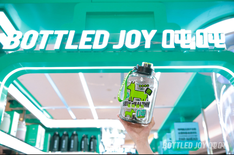 火爆全网的Bottled Joy吨吨桶即将登陆壹方城 和世界冠军一“桶”见证_腾讯新闻