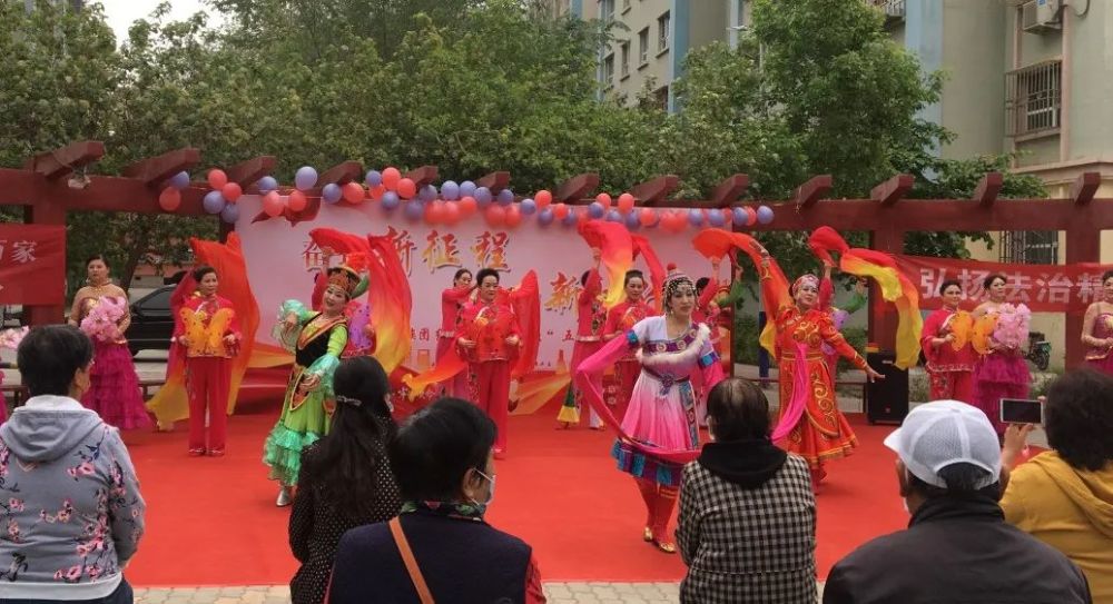 石榴花開別樣紅民族團結一家親