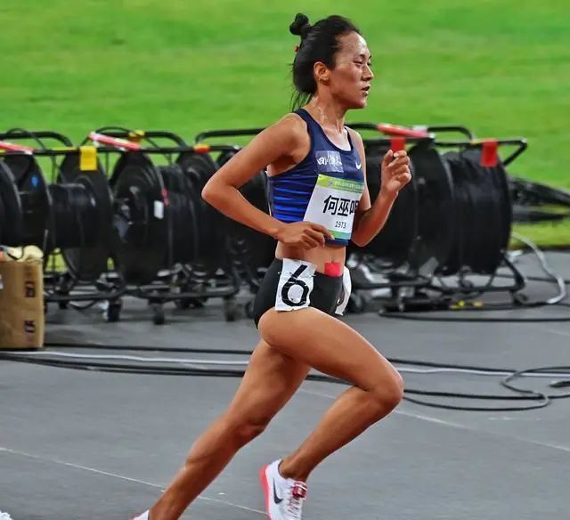 女子800米決賽,吳洪嬌跑出2:06.45創造個人賽季最佳,排名第三.