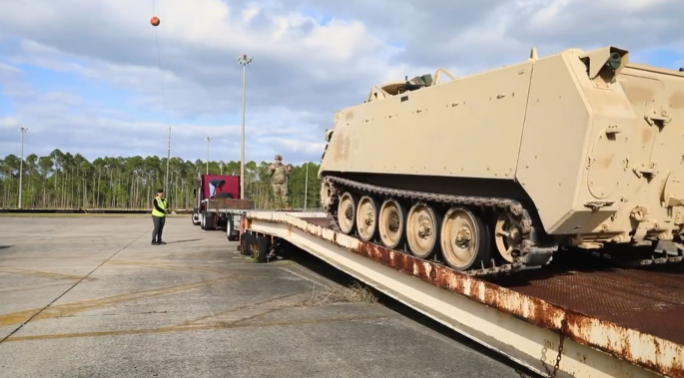美国又拱火：向乌克兰提供装甲运兵车装载画面曝光lifeisjust