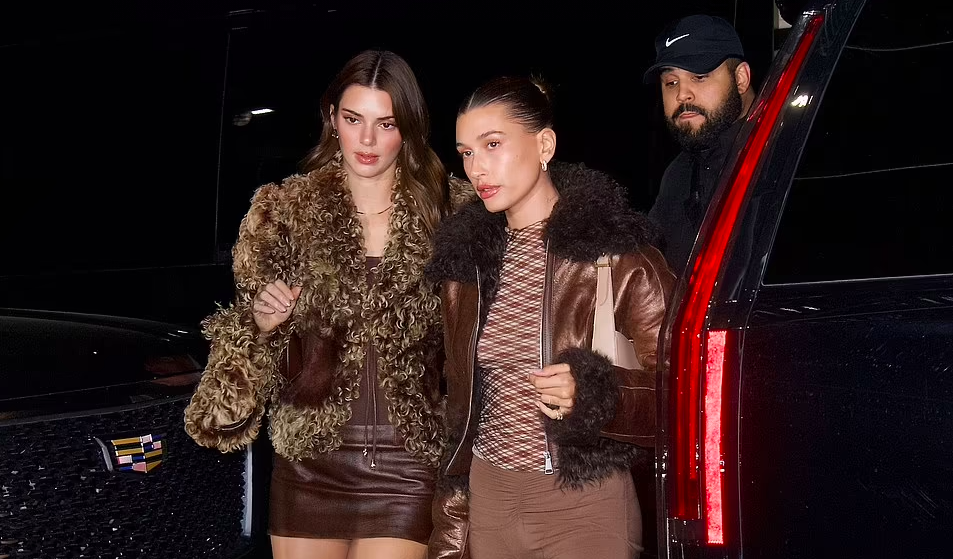 肯豆与比伯爱妻同行包租房外套穿出高级感互不抢镜一路挽手说悄悄话