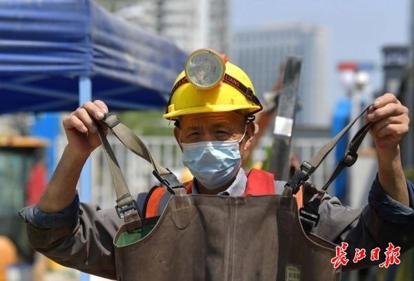 历时一年半清淤13万立方米,黄孝河机场河过水能力提升20%