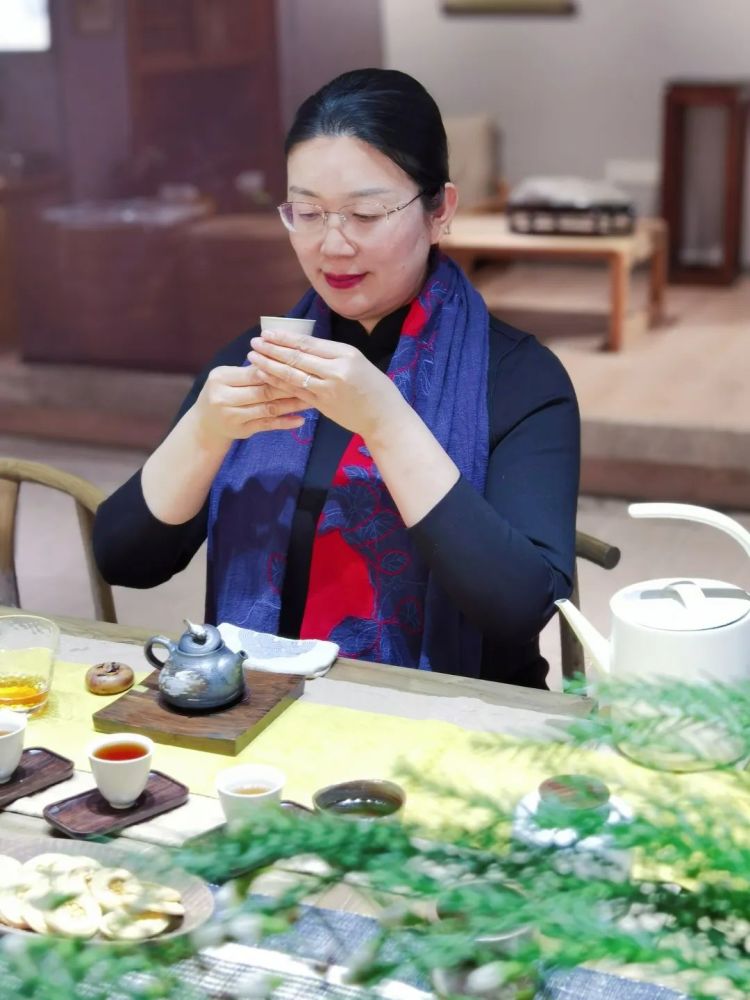 茶修的人韩蕾蕾看见优秀靠近优秀