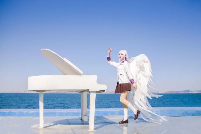 cos:立华奏 "那是我们的敌人,天使""我不是什么天使"