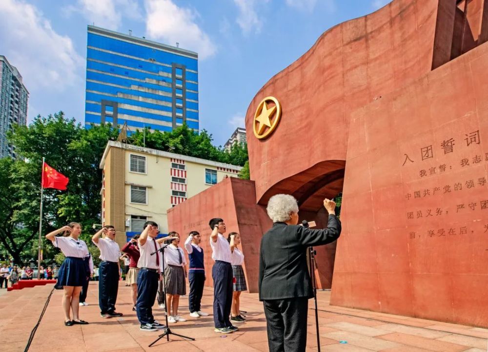 团一大广场站到了