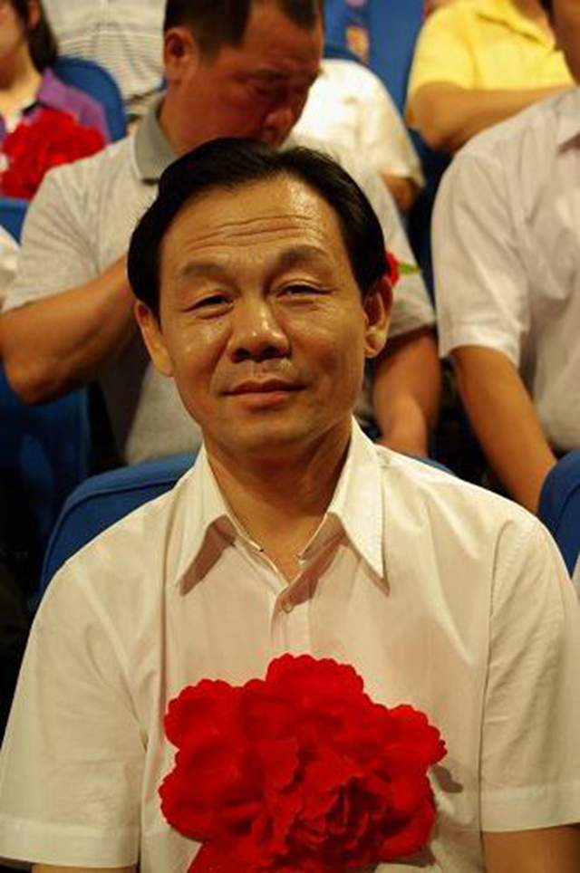 中国退役军人在希望的田野上王文忠芍药花开幸福来