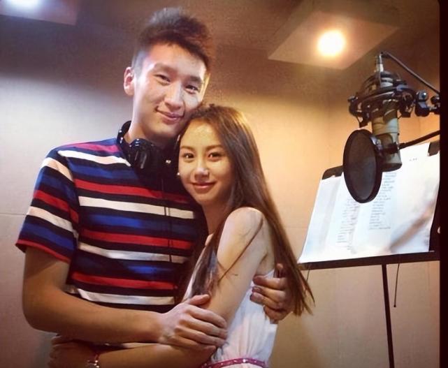 2008年,孙悦和青春美少女女星张如意的事情受到了很多球迷的质疑