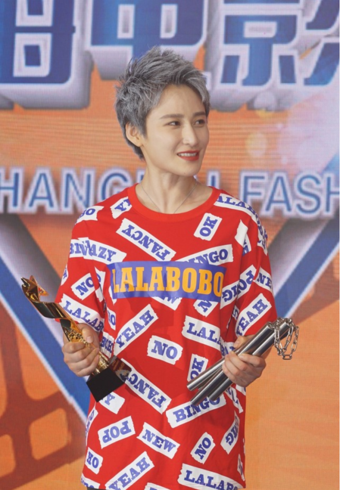 求蒋璐霞把短发焊头上吧,就算弄着杀马特的发型,也仍然招人喜欢插图7