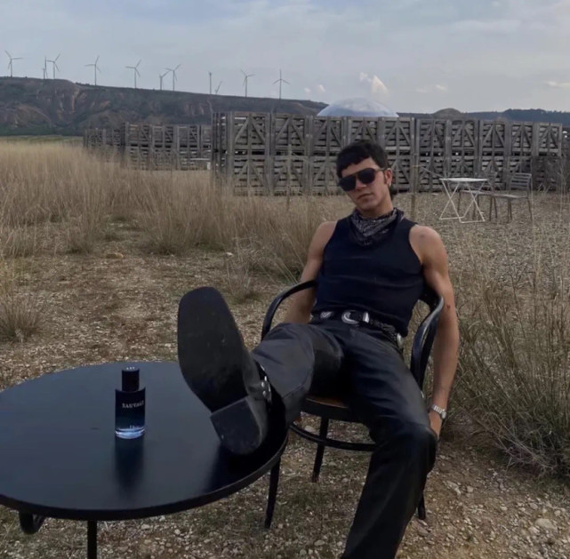 痞帅痞帅的男生头像