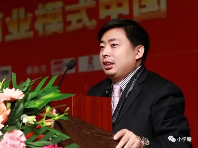 叶国富的学历定格在了初中,中专毕业证只有一步之遥,在金钱面前却似