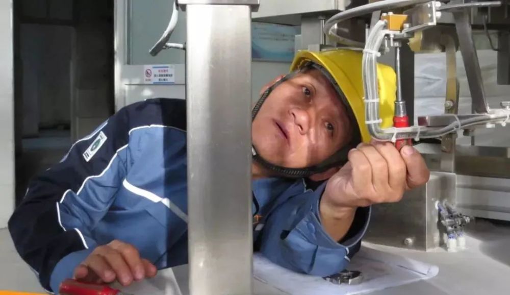 致敬最美劳动者丨全国劳动模范闵军_腾讯新闻