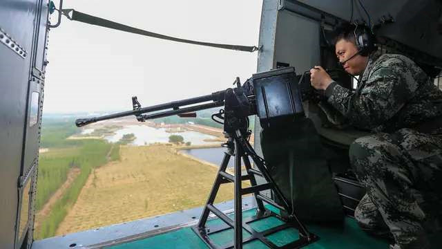 国产直升机舱门机枪亮相127机枪可升级加特林或提升射界范围