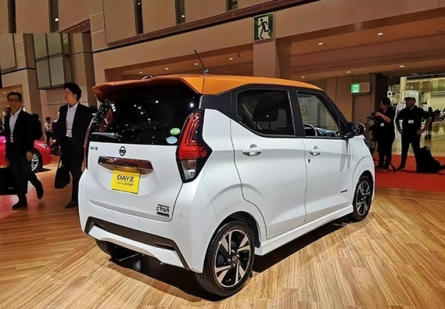 日产版"宏光mini"海外曝光,配1.0t三缸引擎,百公里油耗仅3l!