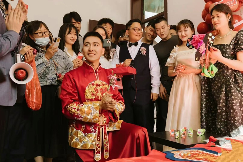 班长王威深夜官宣结婚登顶热搜第一好友杨幂送祝福妻子颜值曝光好漂亮