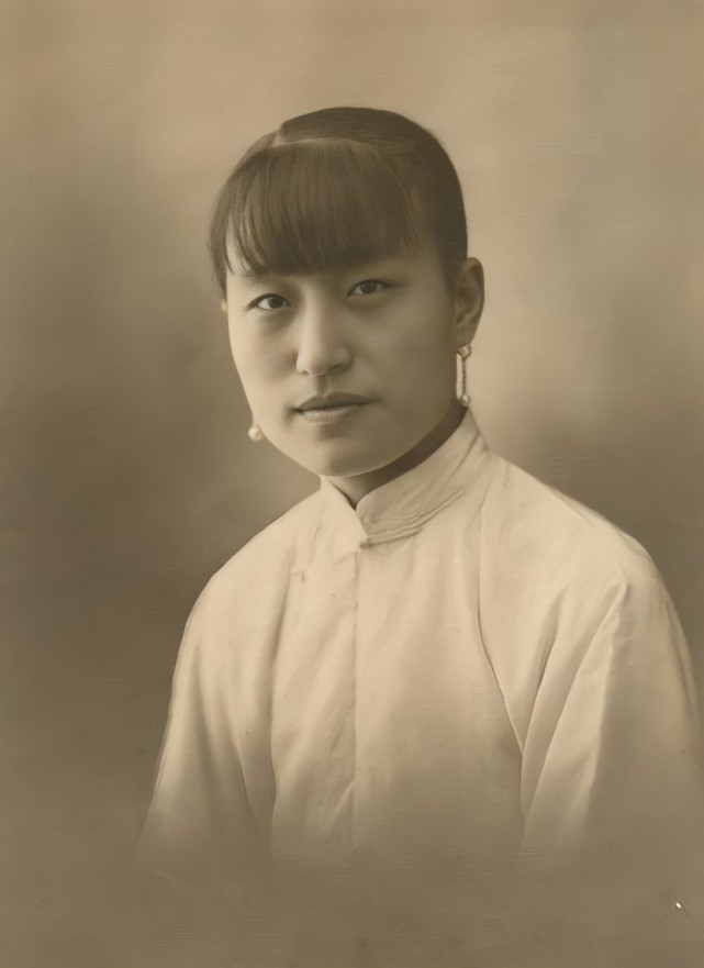 老蒋唯一的女儿,一生遭遇三次抛弃,却依然对生活充满了向往