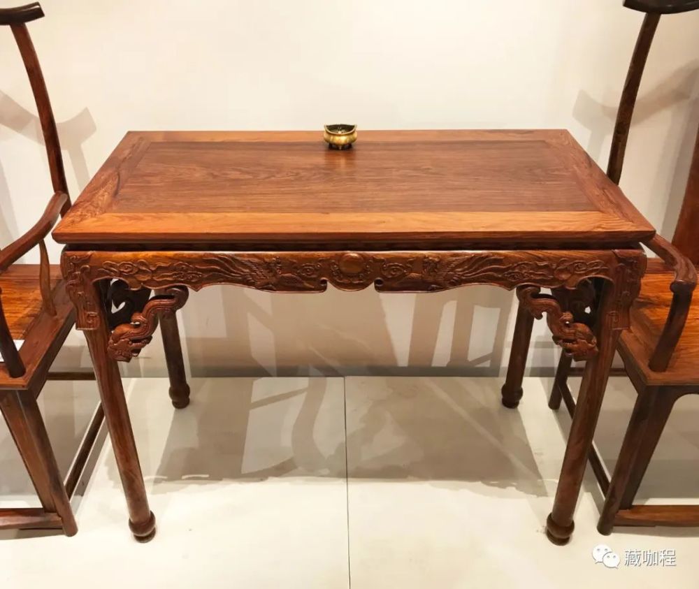 束腰造荷叶边形 这张黄花梨展腿桌不一般 腾讯新闻