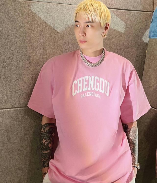 ty真名叫作唐溢,89年出生的他在19岁那年进入说唱圈,可由于当时知名度