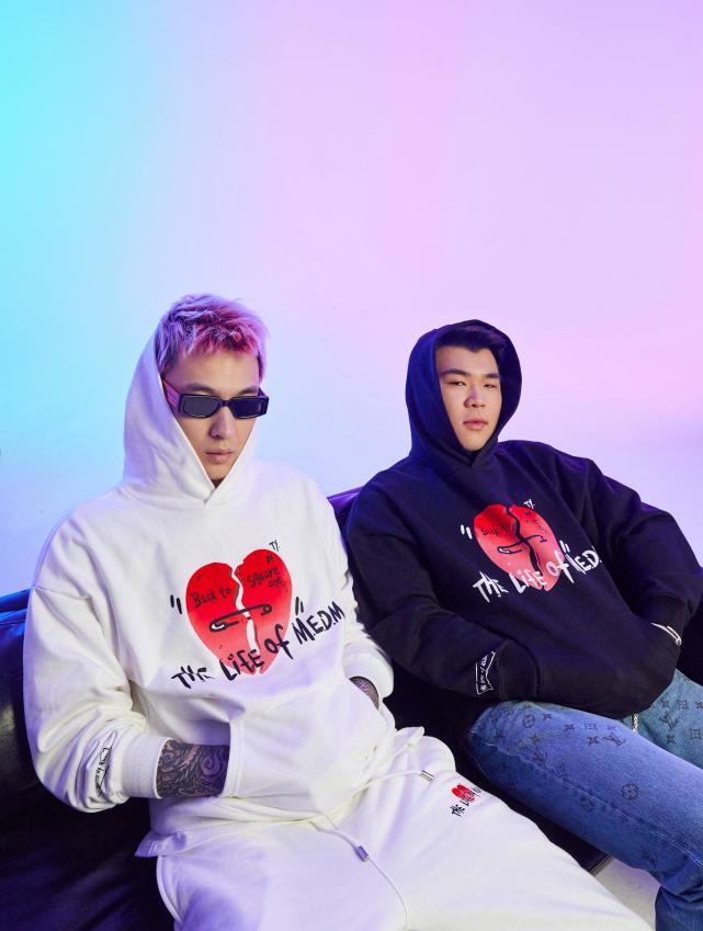 曝歌手ty与好友酒吧灌醉女生开房,本尊幽默回应,造谣者火速删文