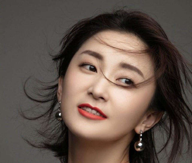 她就是叶佳的扮演者赵秦,记起她是谁了吗?