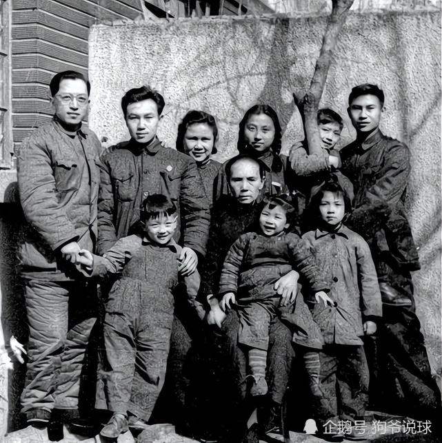 叶露茜:赵丹的前妻,被称为上海玫瑰,共育9个子女皆成才