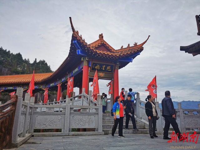 邊區遊客開啟龍山縣太平山景區