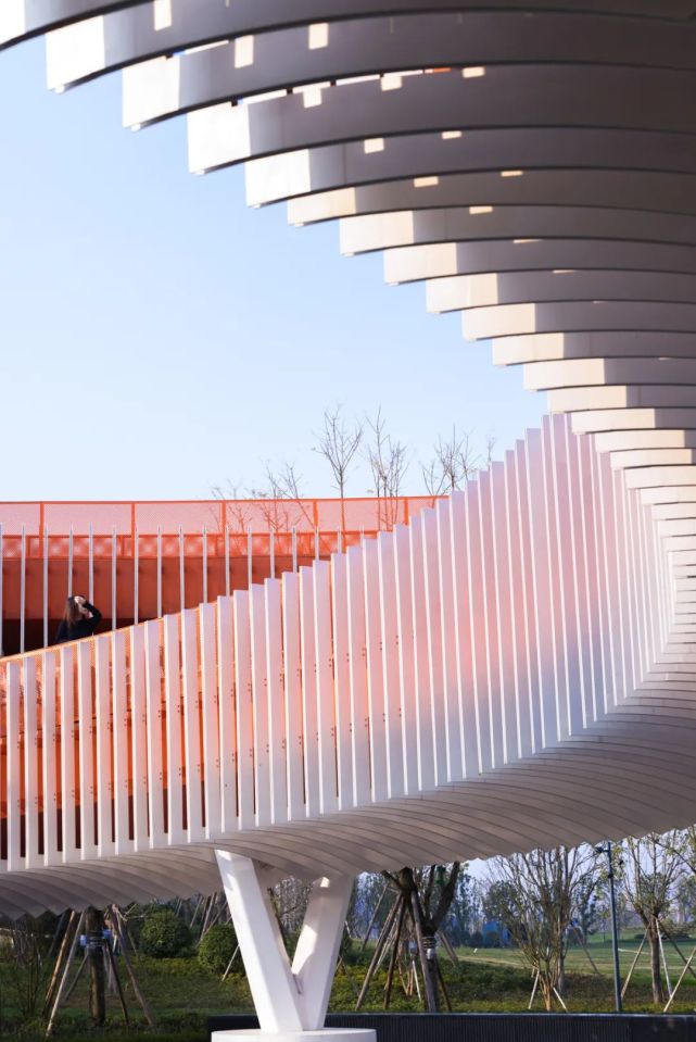 成都大运会东安湖场馆景观连廊/四周建筑