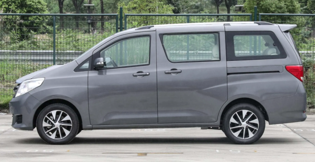 22款斯派卡:家用级mpv,大空间 低油耗,仅4.99万