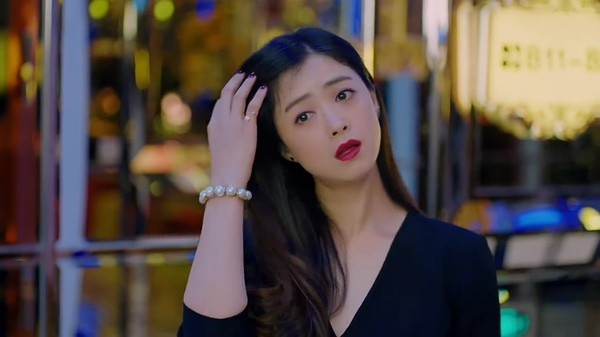 努力摆脱原生家庭影响的樊胜美走上了母亲的路