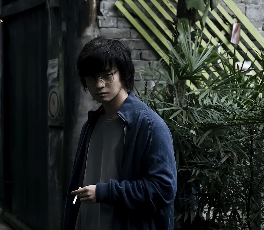 小说家》中,董子健在影片中担任男二角色,饰演小说家路空文和少年空文