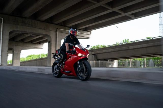 那你一定认识ta!试驾杜卡迪959 panigale