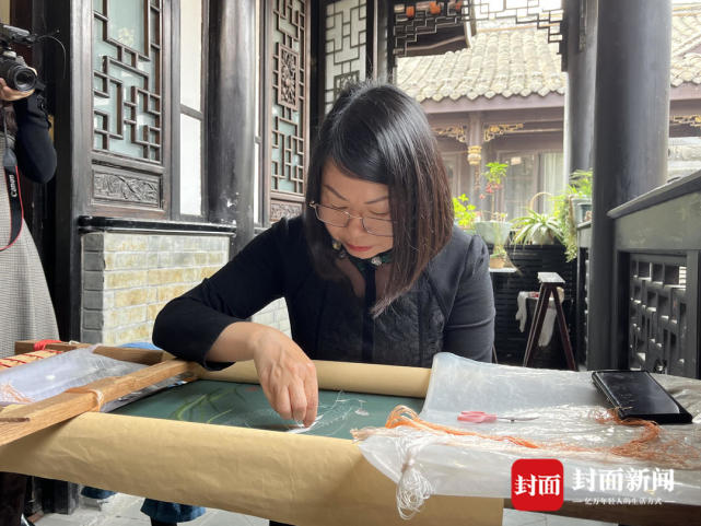 匠心|百种针法织成千年蜀绣 蜀绣国家级传承人孟德芝:绣出与时代接轨