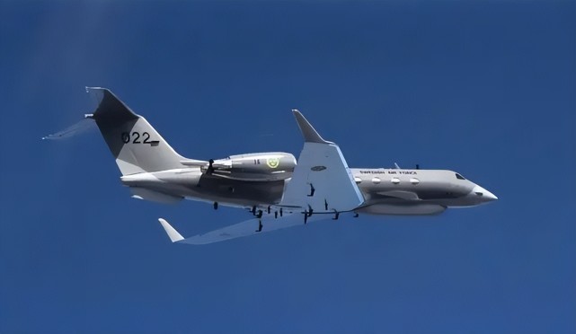 俄乌打架瑞典拱火安30侦察机直接飞入领空遭遇多机拦截