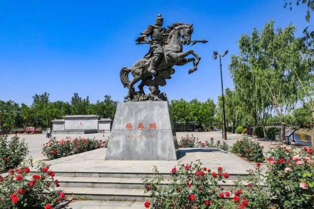 实拍春天的临颍小商桥