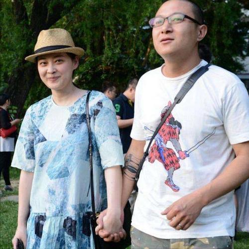 与鄢颇同居6年闪婚又离倒追曾剑后梅婷一家四口其乐融融