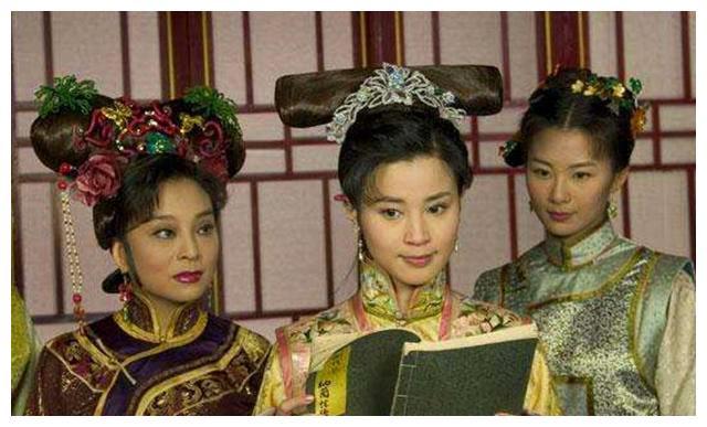 他刚当皇帝的时候,政权还有点不稳定,孝庄让这个皇帝娶他叔叔的女儿