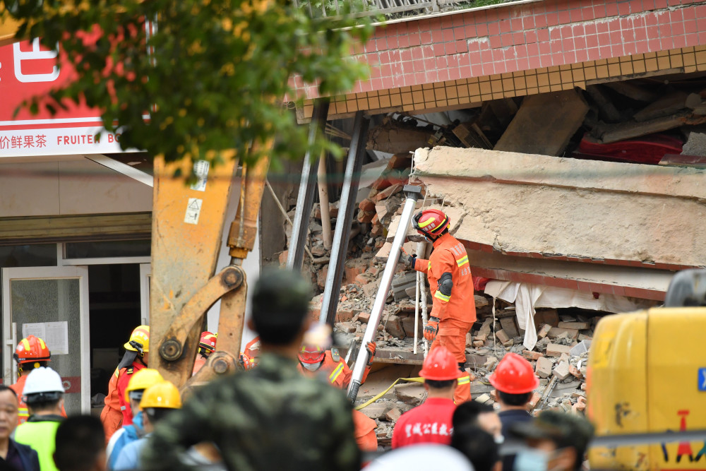 长沙居民自建房倒塌事故近88小时后救出第九名被困者