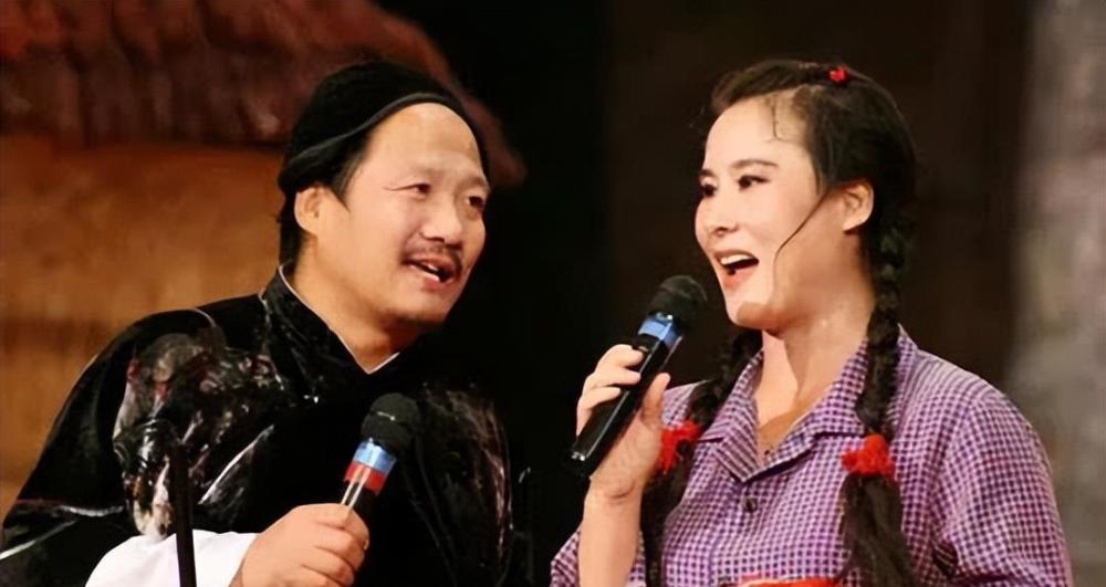 女儿在姐姐家里待了很长时间,年底的时候,王小华和唐鉴军去看孩子