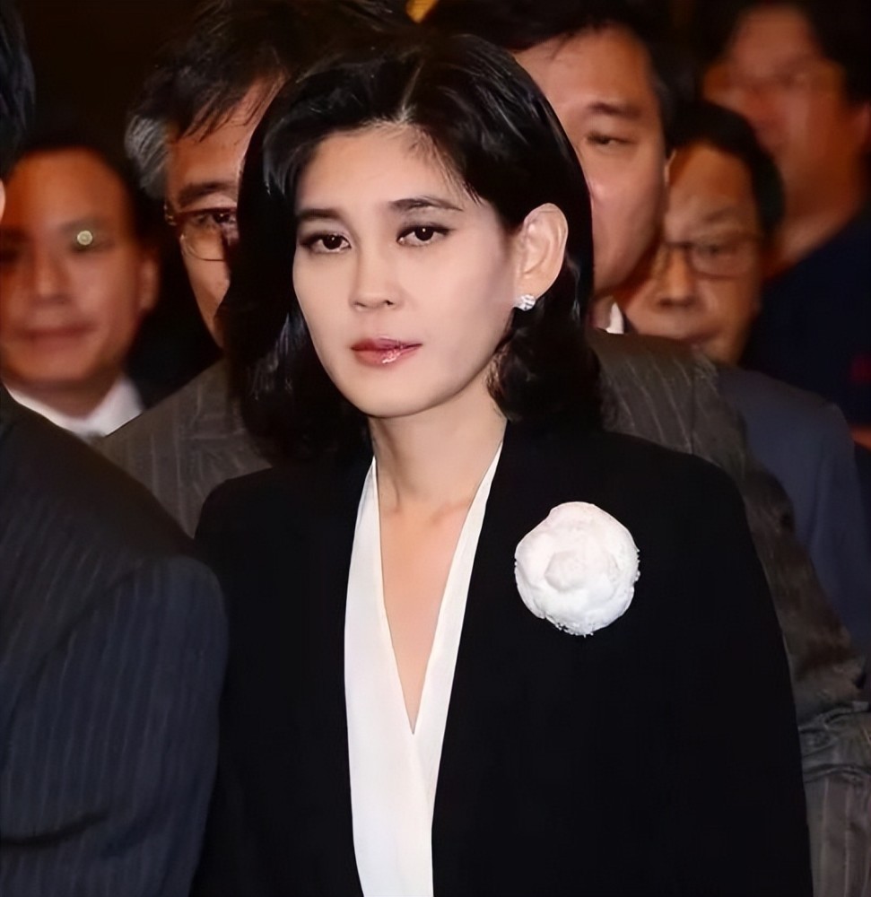 一步好棋23年前漂亮的李富真不听父母劝阻非要下嫁穷保镖