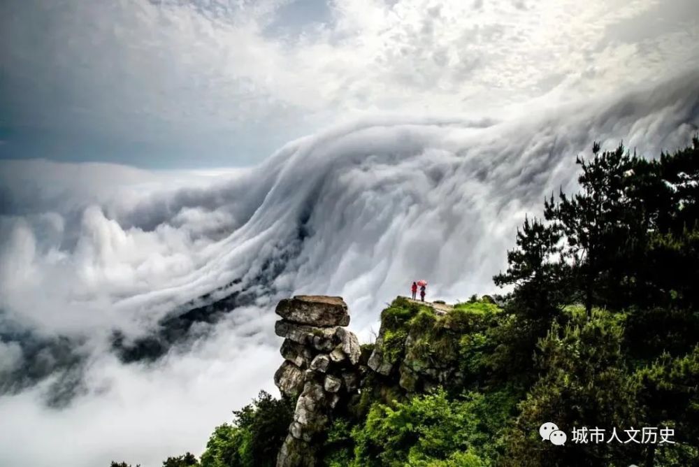 廬山小天池瀑布雲廬山五老峰雲海廬山大天池雲海廬山雲海主要分佈在小