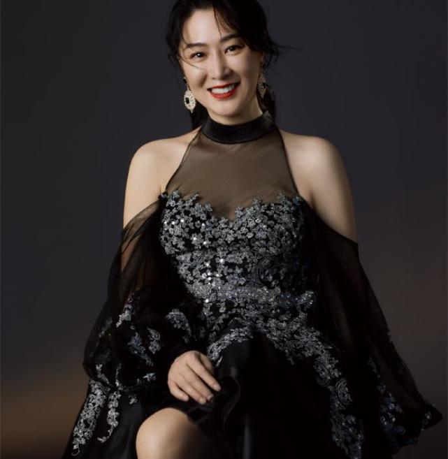 "慕容九"侯炳莹近况,移居内地低调复出,54岁抗癌成功面色红润