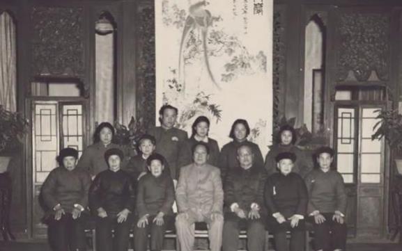 1950年王季范迁居北京，拜托毛泽东找点事做，毛泽东：我早有打算002386天原集团