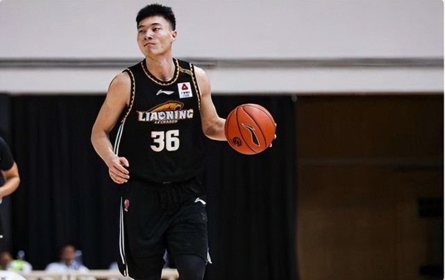 高诗岩确定回归,争议后卫或被杨鸣放弃