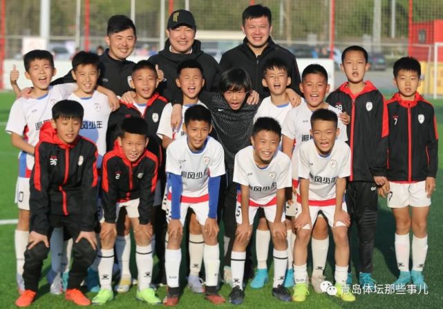 曲波刘清现场观战追风少年点杀崂山育才夺冠鲲鹏13折桂