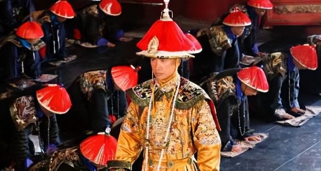 古代老皇帝去世之后，新皇帝是先守孝还是先登基？具体流程是什么_腾讯新闻