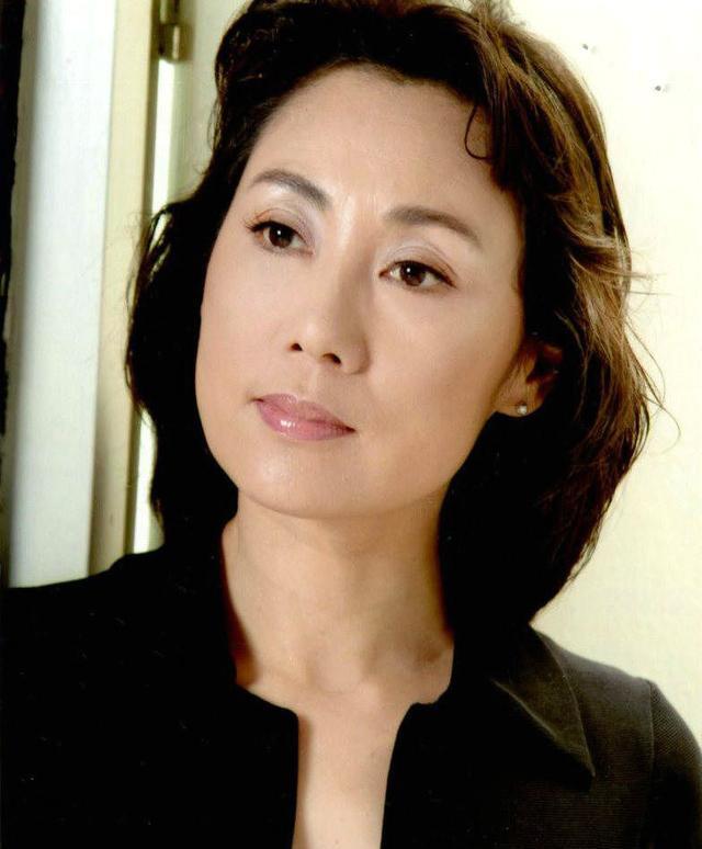 田静的饰演者李岚曾在电影《新兵马强》中饰演罗璇,《被抛弃的人》中