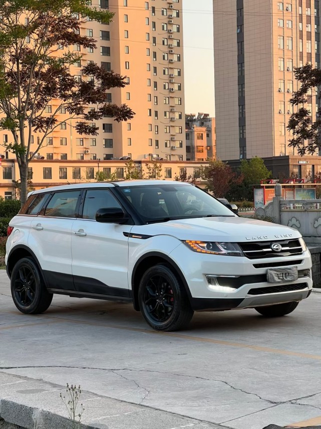 国产路虎极光外观一模一样实现了大家的路虎梦