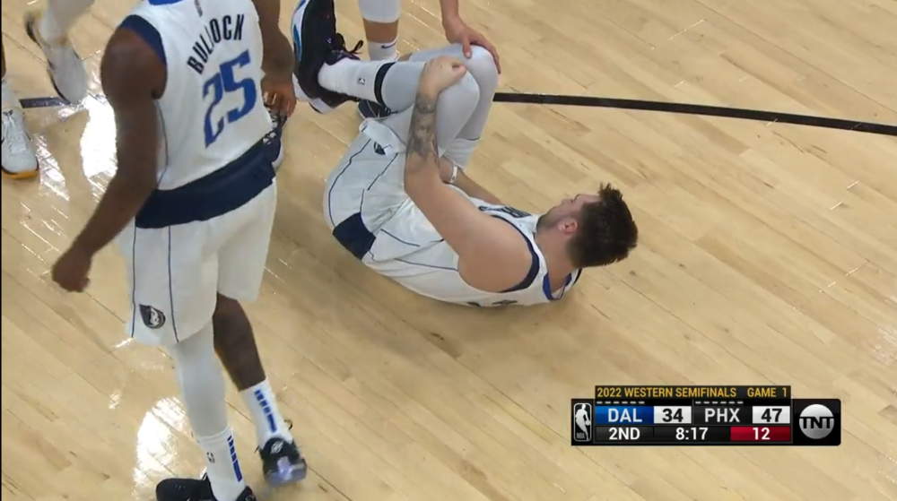 东契奇45128难阻开门黑遭克劳德踢裆太揪心末节13分连送暴扣