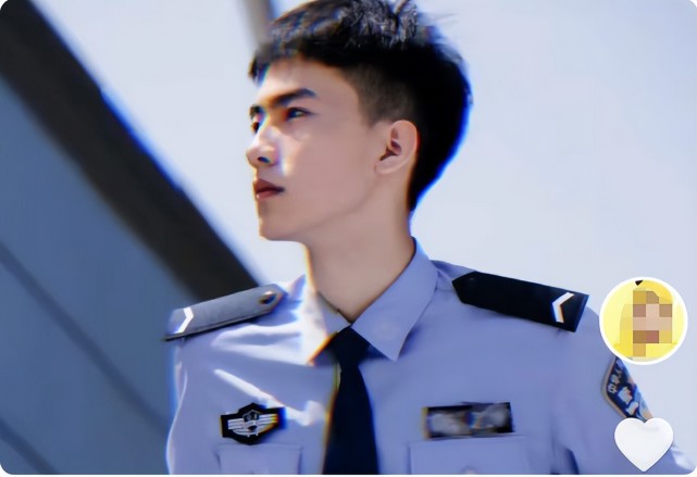 公安大学高颜值校草走红意外撞脸朴宝剑感觉帅得不太真实